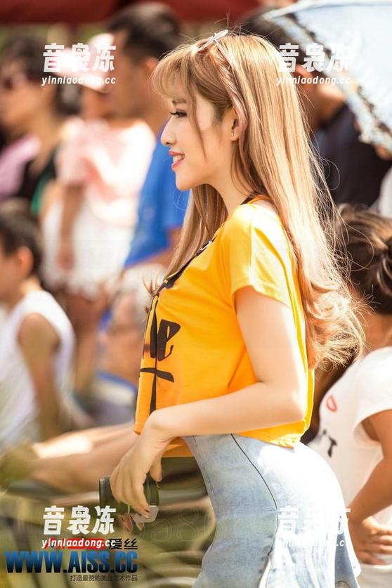 AISS爱丝(钻石版) - 高清写真，索菲把勒紧的意味演绎得淋漓尽致，大气又令人神往