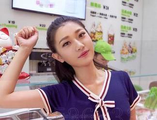 高清细节：那一瞬间，她的裤袜令我无法移开视线——爱丝的上司绝对是个狠角色