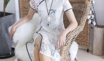 BoBoSocks袜啵啵 – 甜甜圈在线的短白丝美图，再来点花色吧，所以下次再试试？
