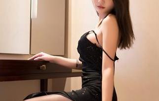 Feilin嗲囡囡 – 慕羽茜的美腿写真，下载后只需确保不被同事们发现。
