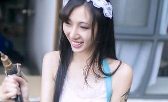 GIRLT果团网 – 当私房图片遇上泳池，little贝壳喵带你感受恰到好处的清凉与俏皮。