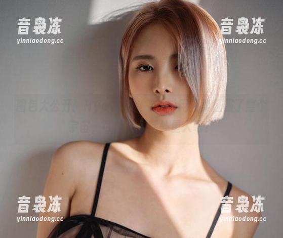 图包大公开：Hyoyeon(김효연)用温柔征服了整个宇宙，可能还包括外星人吧？