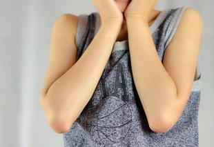 PANS – 看Kiki“白裙”的原图，资源里透出了什么呢？是不是暗暗在翻作业？