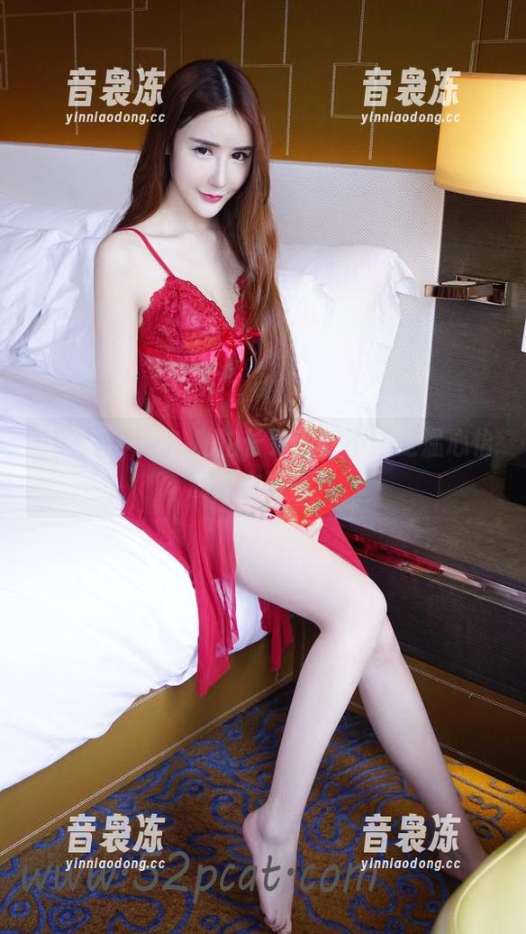 PDL潘多拉 - 私拍长颈鹿？不，是温心怡的泳衣写真！