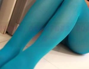 ROSI – 原图中的小莉，白丝映衬下的姿态，竟让我忘了我原本要干嘛……