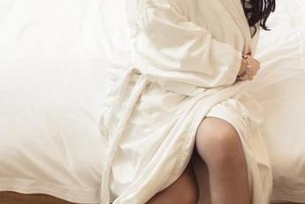 TouTiao头条女神 – 美图不只衣服，余心曼的水手服给了我一起来海边的冲动。