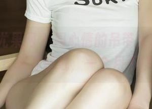 UGirls尤果网 – 周心情的吊带大片，真想把这张当壁纸，一个月不换。