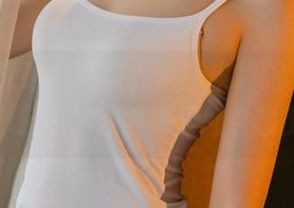 UGirls尤果网 – 啧，黛蓓琪的旅拍新作上线，居然还不忘在美景里加点悲伤基调？