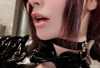 Vinnegal的壁纸藏着多少小心思？爱丽丝的写真让我难以自拔。