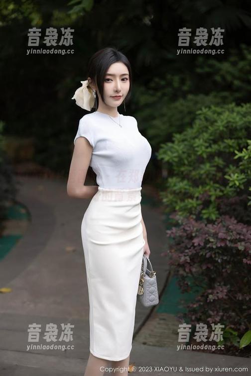 XIAOYU语画界-郑颖姗 XIAOYU语画界 - 在郑颖姗的户外写真里,草地才是最好的背景,私房才是灵魂!