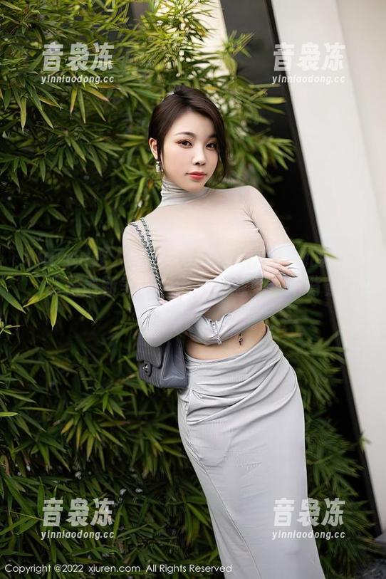Xiuren秀人网-Demon瑶瑶 Xiuren秀人网 - Demon瑶瑶和她的皮衣,这是最新美图,谁会注意到那个背景呢?