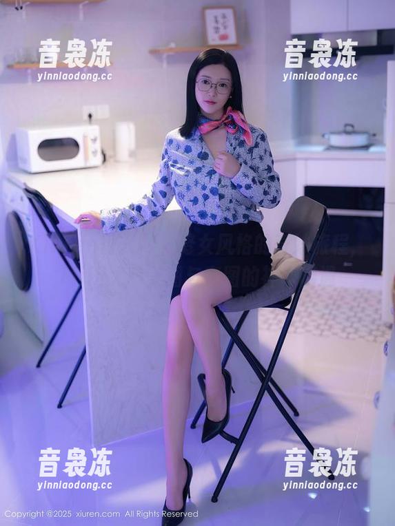 Xiuren秀人网-Milk大萌 Xiuren秀人网 - 修女风格的奇妙旅程,Milk大萌美图与套图的神奇相遇
