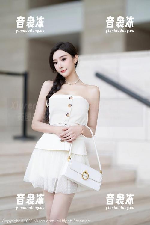 Xiuren秀人网-伊思思 Xiuren秀人网 - 睡衣加持的伊思思——美图精选,适合冬日温柔正是这个!