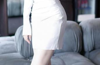 Xiuren秀人网 – 不得不说，周慕汐baby的旗袍作品完全在挑战你的自制力。