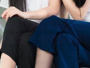丽柜 – 看小七如何引领足香丝意的线上图片潮流，一键在线体验！