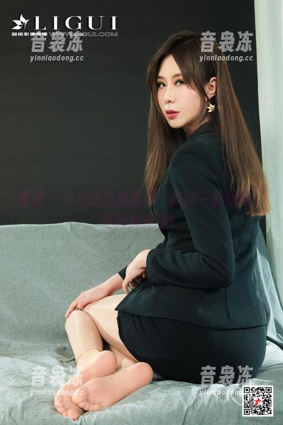 丽柜-心心 丽柜 - 心心的自拍游戏:原图一脸尴尬,更新神还原!