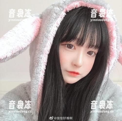 佳佳酱ovo“姐姐”图册，感觉像在翻看一本情感日记。