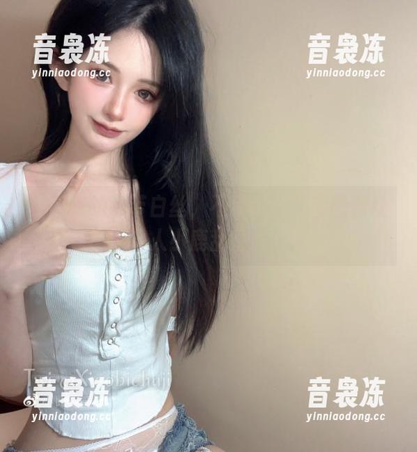倦倦喵 倦倦喵的吊带白丝,不用圣光,套图却让人小鹿乱撞。