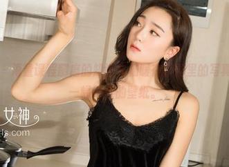 克拉女神 – 海量课程削磨的知识与杨暖在校园里的写真，其实是一幅绝佳的壁纸。