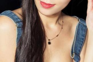 克拉女神 – 看汤怡如何把办公室变成她的私人舞台，原图不藏私