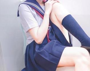 兔玩映画这次的高清分享：蕾丝袜制服裙，看完感觉自己变得好蠢，好难抵挡这种诱惑。