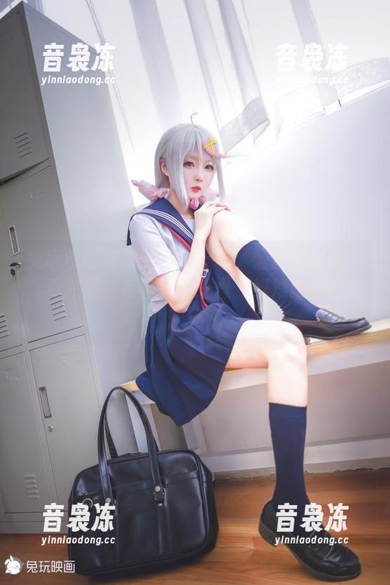 兔玩映画这次的高清分享：蕾丝袜制服裙，看完感觉自己变得好蠢，好难抵挡这种诱惑。