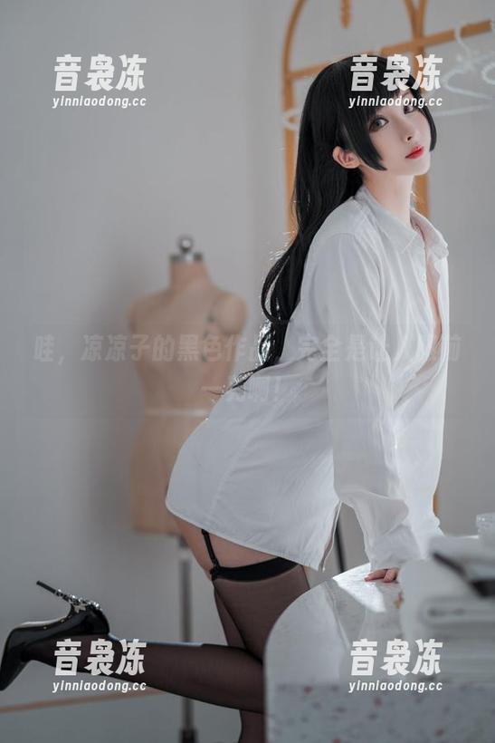凉凉子 哇,凉凉子的黑色作品,完全是让人眼前一亮啊!