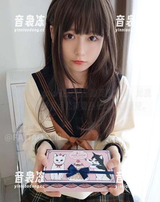 发条少女yoki在泳装里的美图分享，给我一种“不悠着点儿真要热晕了”的感觉。