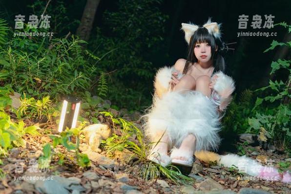 咬人小小兔 咬人小小兔——生食家的冒险指南:原图中的迷宫菇,精选看四周小鹿随时乱撞