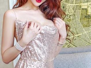 嗲囡囡 – 果儿Victoria最新作品！照片中的“女友”就是那么令我咋舌，不得不说，太养眼了！