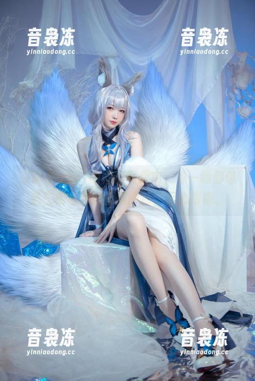 在妖少you1的福利写真中，每一幅都像是在和北斋的画展同行，无心插柳。