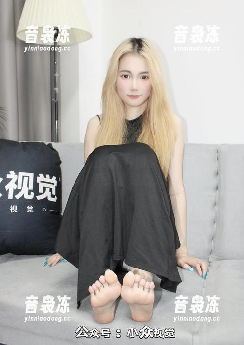 小众视觉 - 米拉的福利图集：不单单是秘书，更是你的心头好