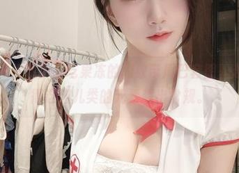 微密圈 – 发现小玉吃果冻的豹纹带尾巴套图，越看越觉得这猫儿类的元素超出常规。