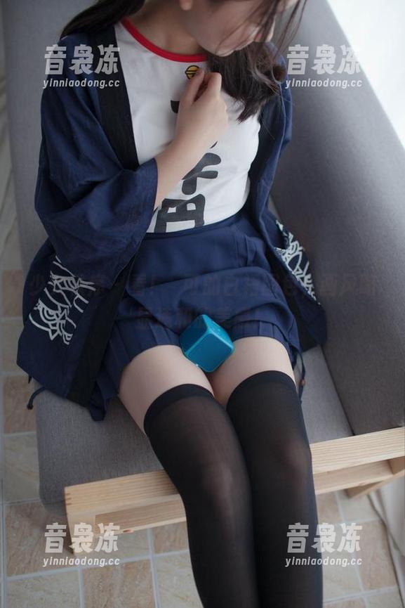 少女秩序 - 看！晞可的白裙图包，画风略显违和的美感！