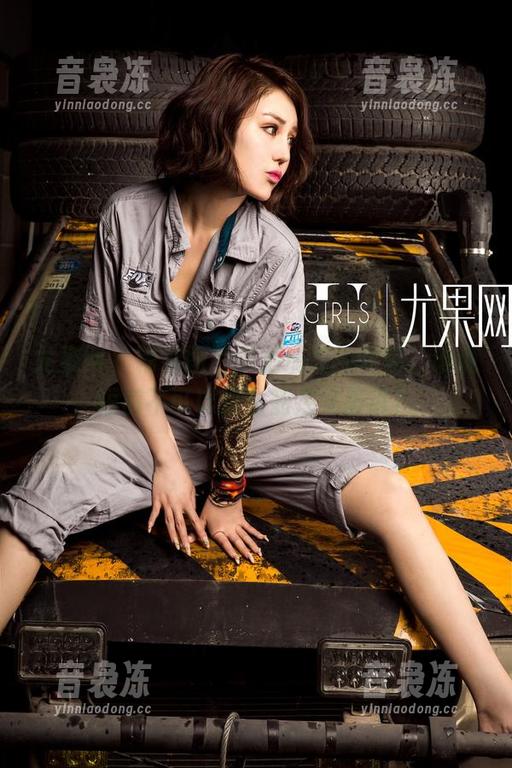 尤果网-王瑞儿 尤果网 - 精选图片中王瑞儿的短裤,谁说短裤不可以这么随性又吸引?