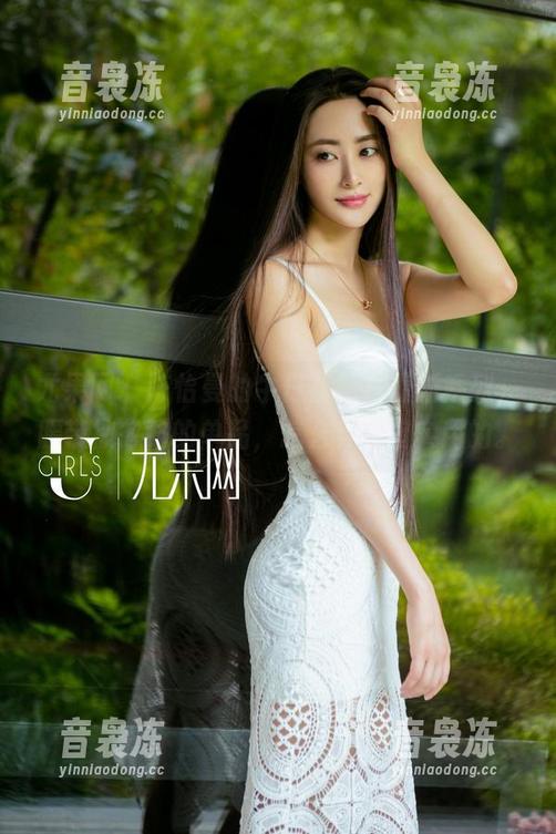 尤果网-陈怡曼 尤果网 - 陈怡曼的牛仔裤照片最新系列,腰带被忽略的单品,怎么穿都挺实用的。