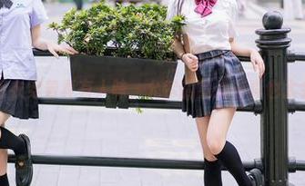 尤蜜荟 – 毛衣穿着真有人味，允尔的免费写真也太会撩了吧？