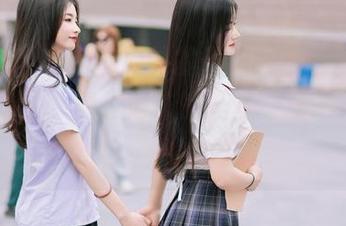 尤蜜荟 – “浴缸内外的干湿人生——宋KiKi的套图，那片泡沫的风景”——水花飞溅，意外哲学。