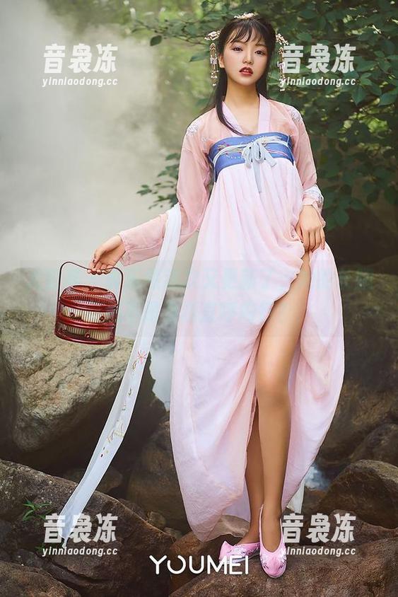 尤蜜荟-黄乐然 尤蜜荟 - 黄乐然这次又更新了,她的长腿是不是要我直呼内行?