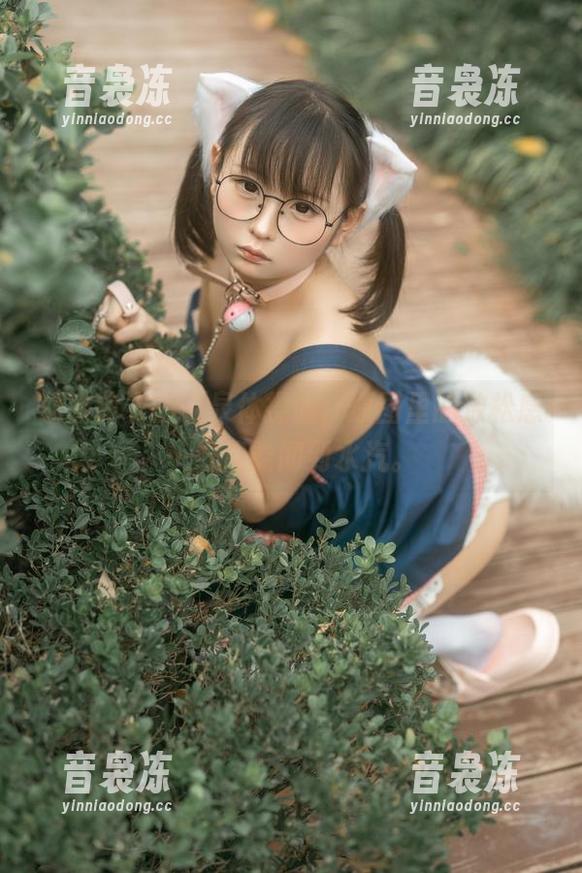 幼水铃衣 幼水铃衣的温泉体操服,原图里的放松感…好像能闻到水汽。