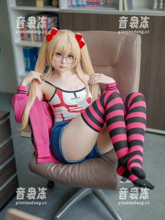 幼水铃衣 幼水铃衣的私拍之旅:套图中的旅行,是一种难以言喻的见证。