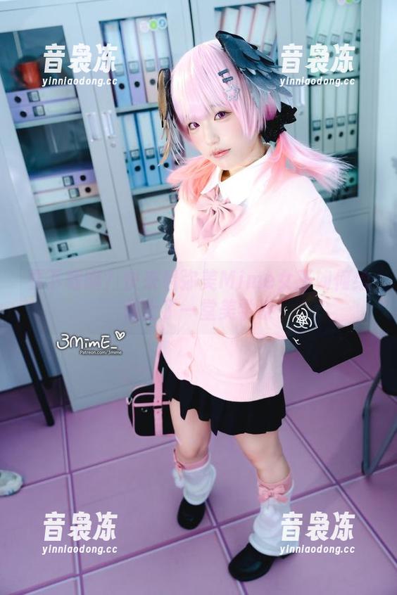 弥美Mime 要下载嘛?快来看弥美Mime女王如何给你上了一堂美学课