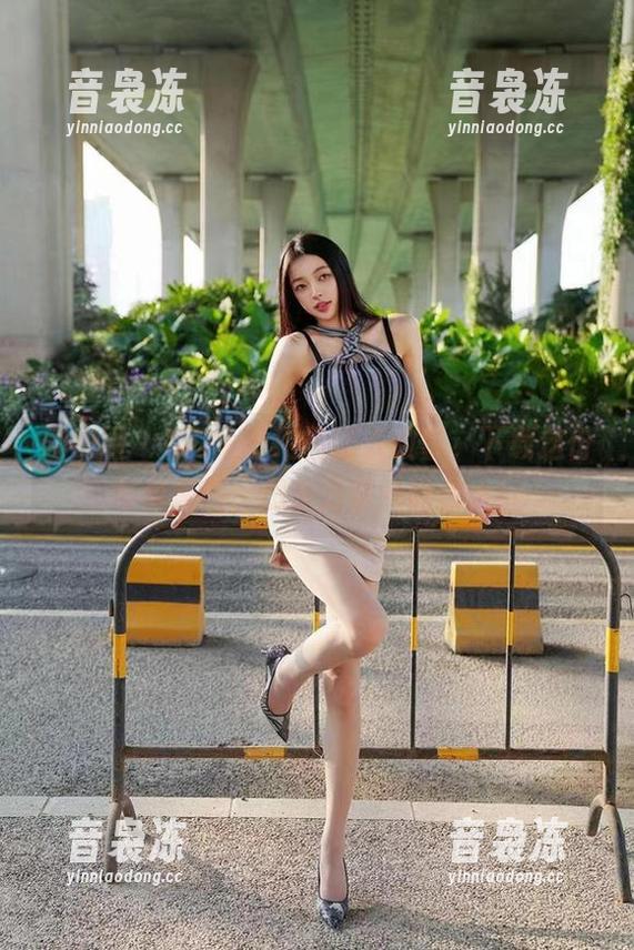 徐珺大哥 微密圈 - 徐珺大哥用校服说故事,下载这份写真集前,想象力要开到最大!