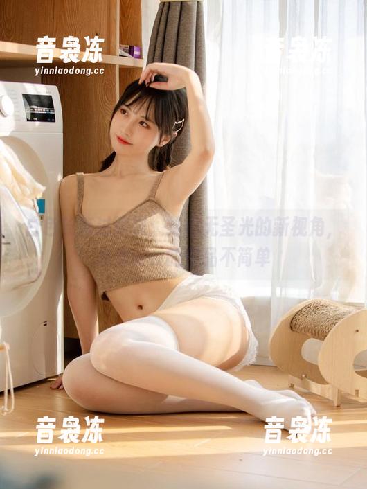 白色长筒过膝袜：给你无圣光的新视角，念雪ww的作品不简单