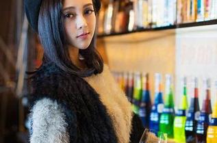 推女神 – 好好欣赏AZHUA女神的图包，别忘了屏幕前的自己也要保持冷静！