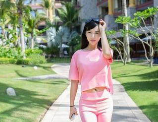 推女郎 – 天台上的王依萌：你没见过的角落，原图保诚！