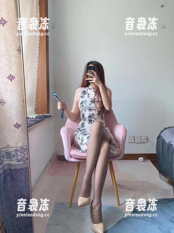 微密圈 - 提袜少女的和服原图，你愿意猜她沉醉在什么思绪里吗？