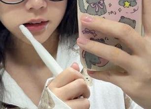看！最新的是一只废喵了美足原图，穿越了鞋柜的界限