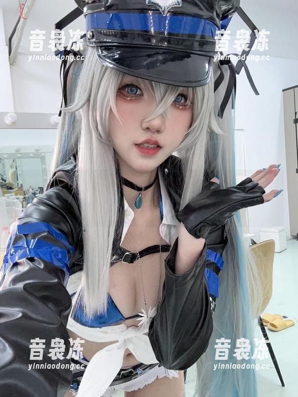 是你的阿薰呀最新分享的制服，再怎么穿都是一个魂魄的不归路？
