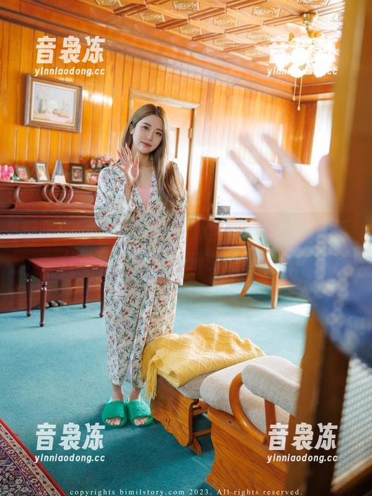 普美Bomi(보미)的女仆套图，来丈量一下什么叫工作与娱乐的完美结合！